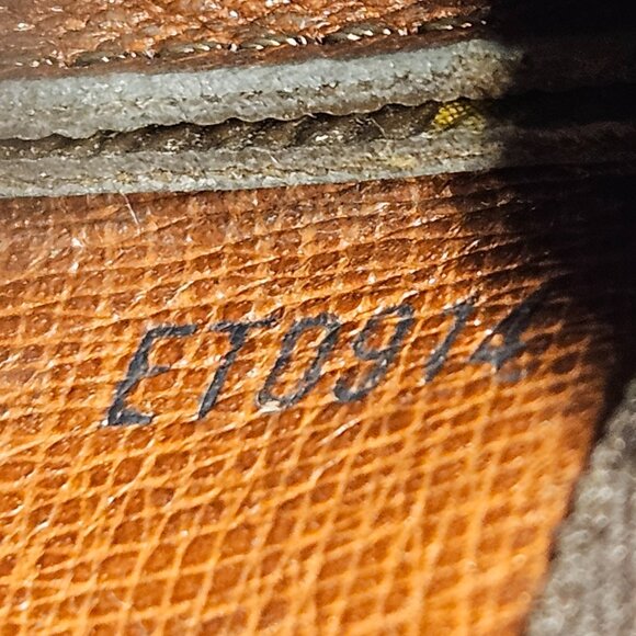 Louis Vuitton Monogram Pochette ClΓ©s - Picture 4 of 15